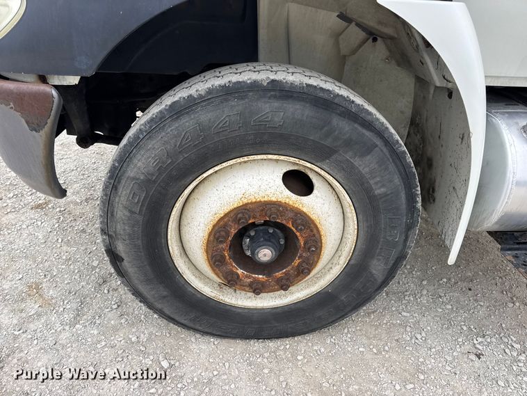 image for item DW6737 2006 International 4300 truck cab and chassis