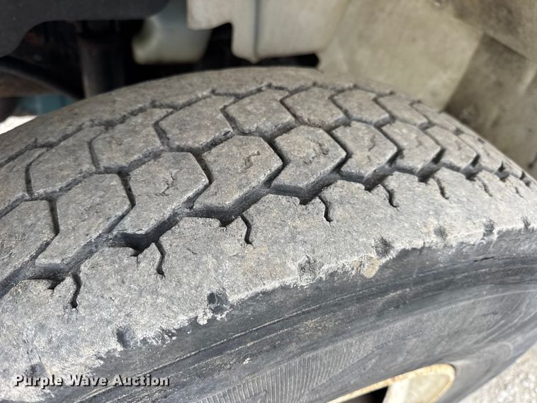 image for item DW6737 2006 International 4300 truck cab and chassis