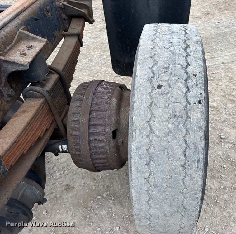 image for item DW6737 2006 International 4300 truck cab and chassis