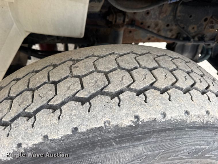 image for item DW6737 2006 International 4300 truck cab and chassis