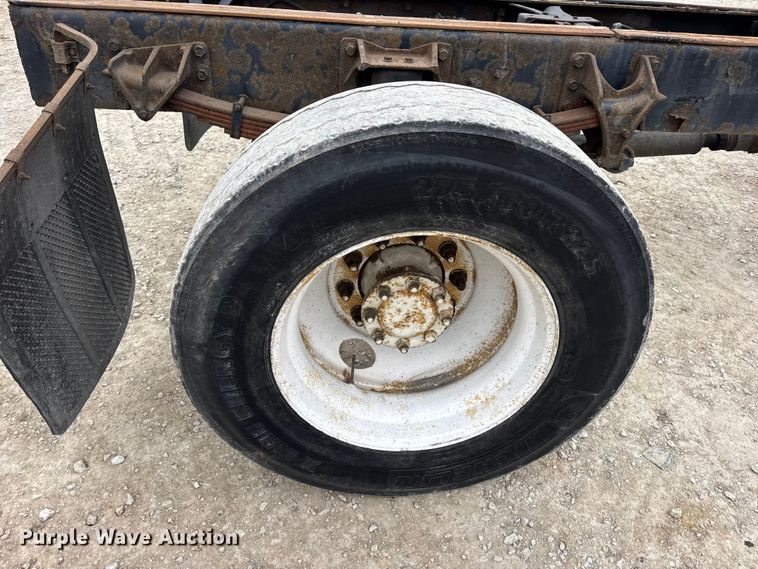 image for item DW6737 2006 International 4300 truck cab and chassis