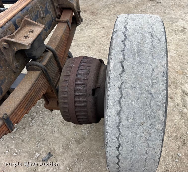 image for item DW6737 2006 International 4300 truck cab and chassis