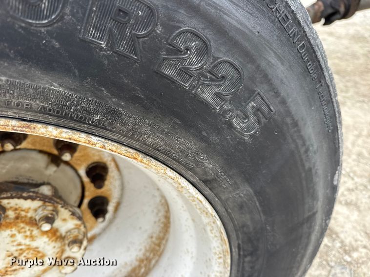 image for item DW6737 2006 International 4300 truck cab and chassis