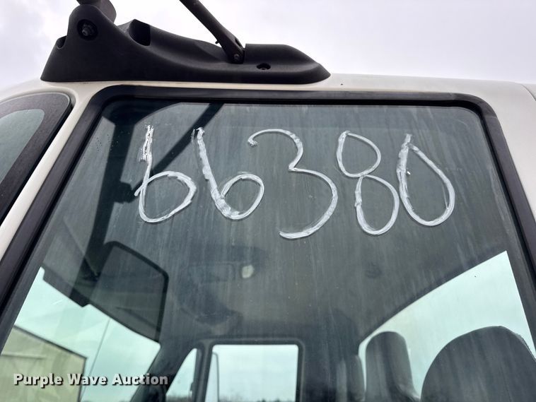 image for item DW6737 2006 International 4300 truck cab and chassis