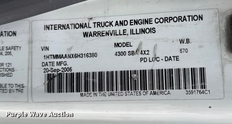 image for item DW6737 2006 International 4300 truck cab and chassis