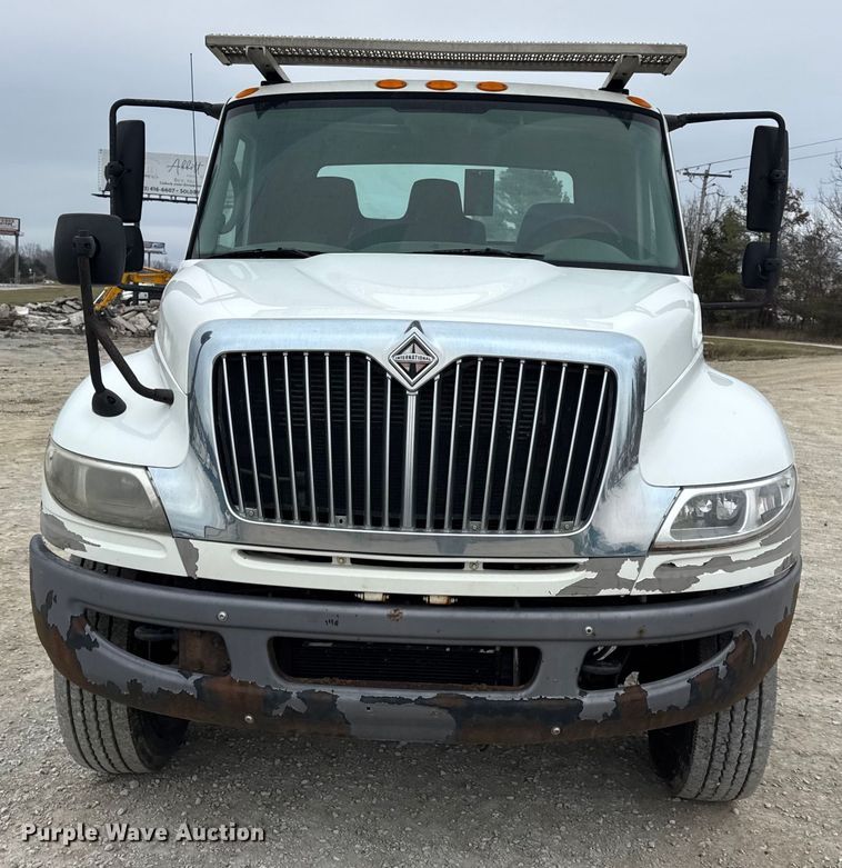 image for item DW6738 2010 International 4300 truck cab and chassis