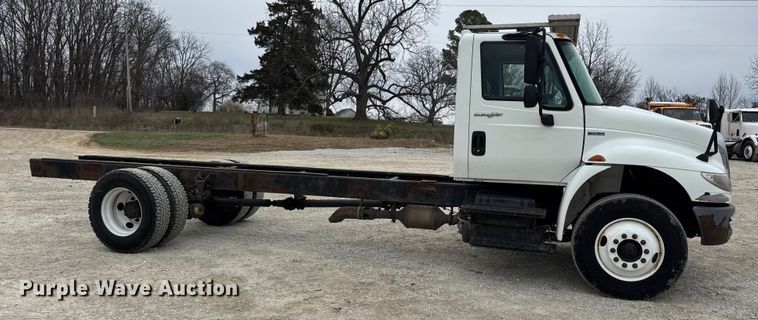 image for item DW6738 2010 International 4300 truck cab and chassis