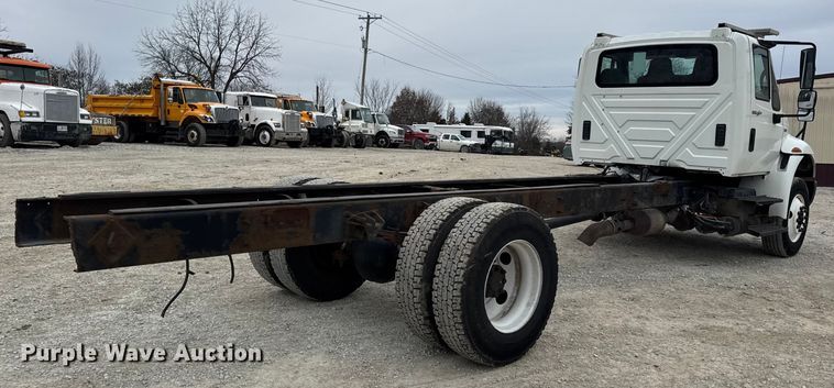 image for item DW6738 2010 International 4300 truck cab and chassis