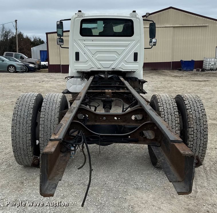 image for item DW6738 2010 International 4300 truck cab and chassis