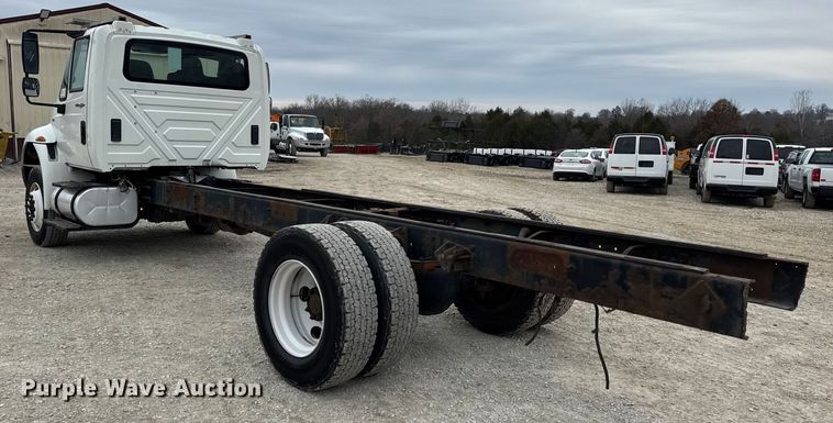 image for item DW6738 2010 International 4300 truck cab and chassis