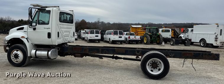 image for item DW6738 2010 International 4300 truck cab and chassis