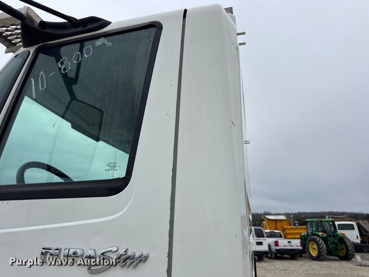 image for item DW6738 2010 International 4300 truck cab and chassis