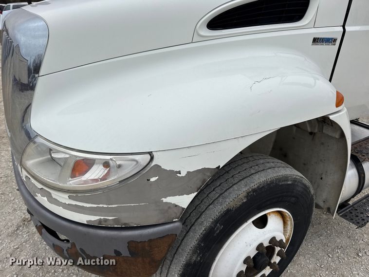 image for item DW6738 2010 International 4300 truck cab and chassis