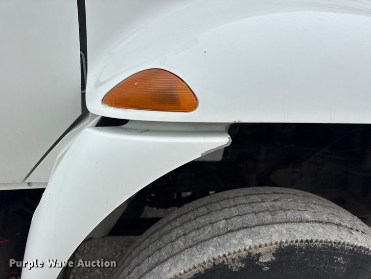 image for item DW6738 2010 International 4300 truck cab and chassis