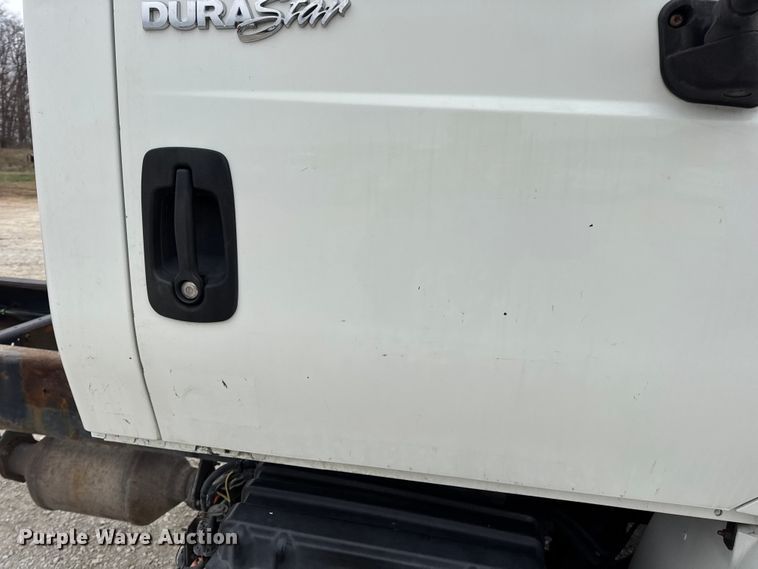 image for item DW6738 2010 International 4300 truck cab and chassis