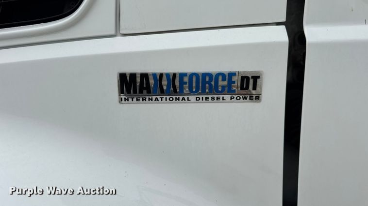 image for item DW6738 2010 International 4300 truck cab and chassis