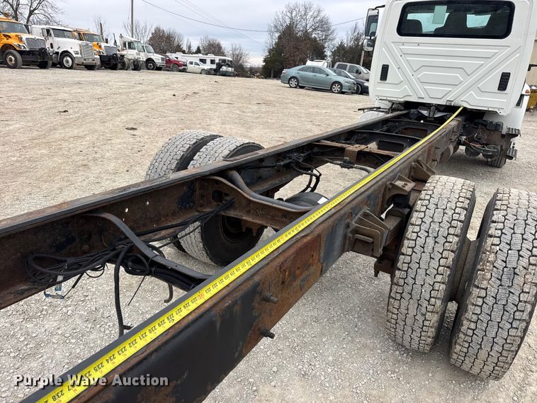 image for item DW6738 2010 International 4300 truck cab and chassis