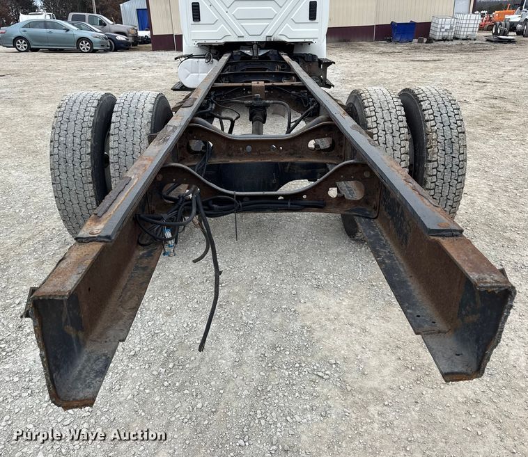 image for item DW6738 2010 International 4300 truck cab and chassis