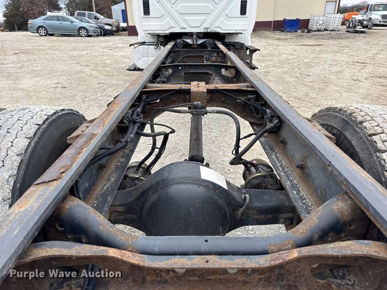 image for item DW6738 2010 International 4300 truck cab and chassis