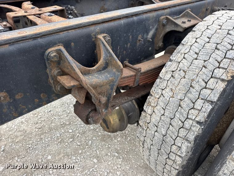 image for item DW6738 2010 International 4300 truck cab and chassis