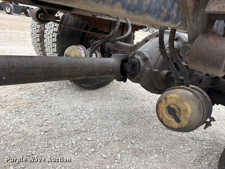 image for item DW6738 2010 International 4300 truck cab and chassis