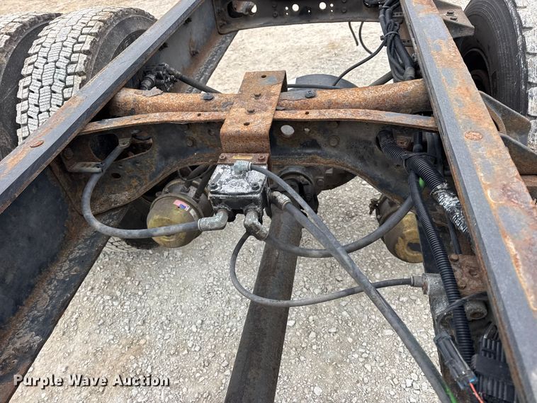 image for item DW6738 2010 International 4300 truck cab and chassis