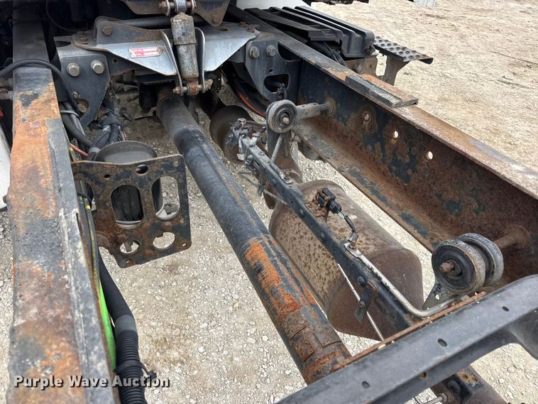 image for item DW6738 2010 International 4300 truck cab and chassis