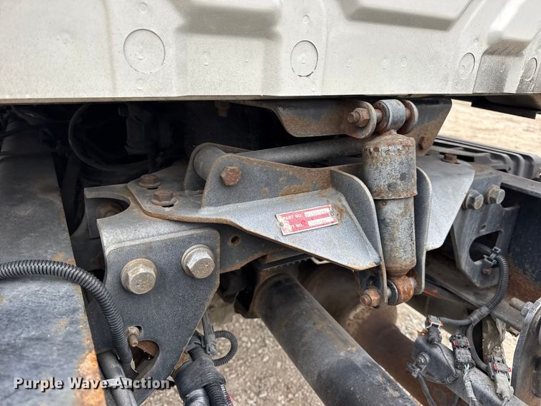 image for item DW6738 2010 International 4300 truck cab and chassis