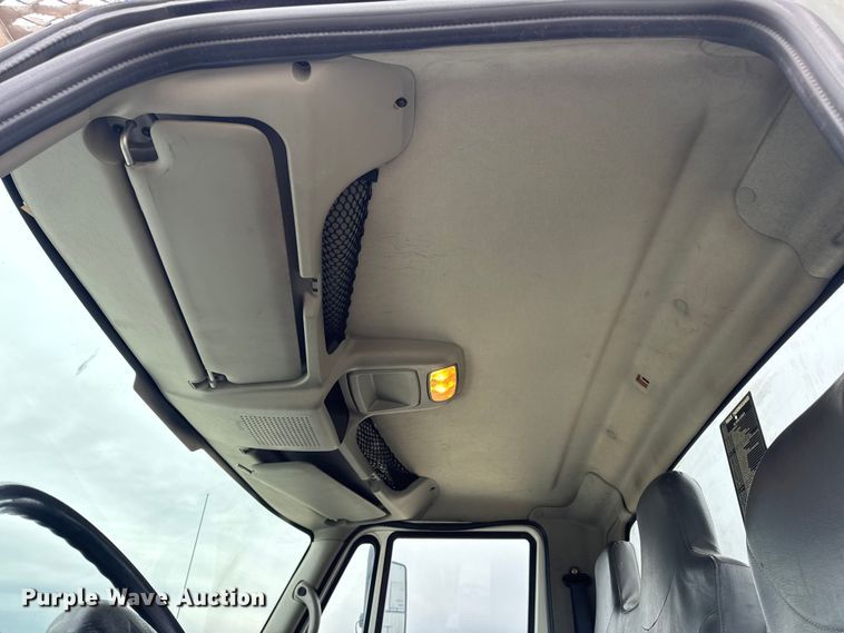 image for item DW6738 2010 International 4300 truck cab and chassis