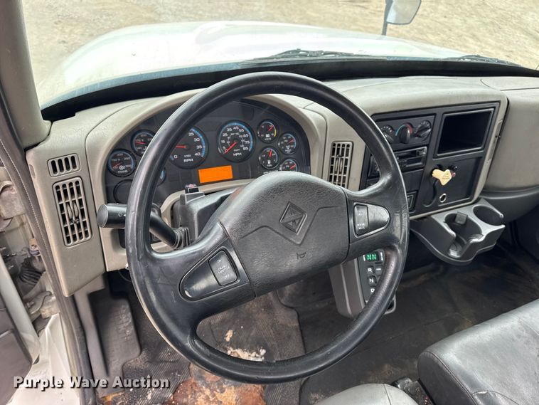 image for item DW6738 2010 International 4300 truck cab and chassis