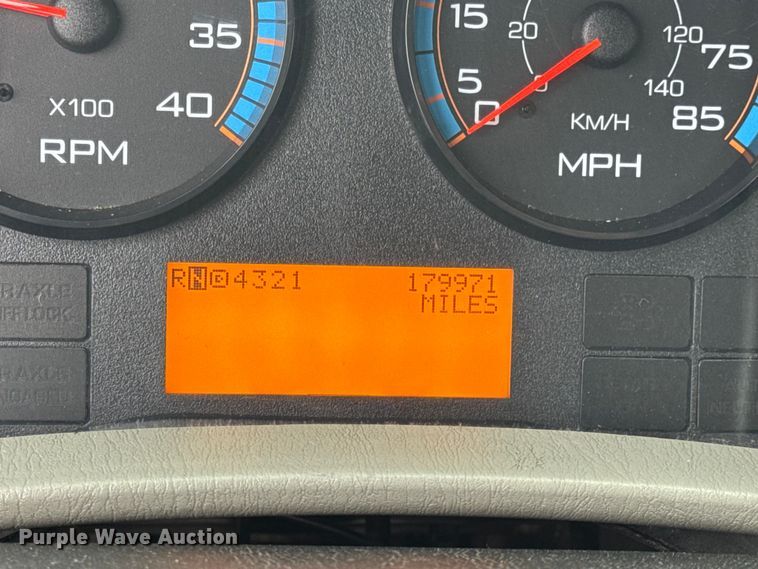 image for item DW6738 2010 International 4300 truck cab and chassis