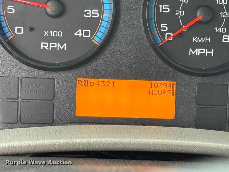 image for item DW6738 2010 International 4300 truck cab and chassis