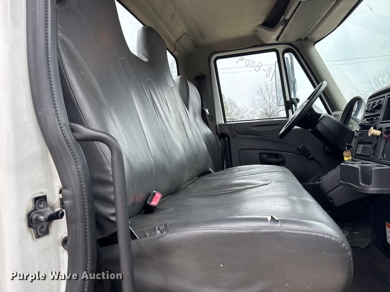 image for item DW6738 2010 International 4300 truck cab and chassis