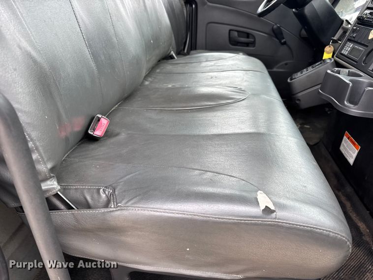 image for item DW6738 2010 International 4300 truck cab and chassis