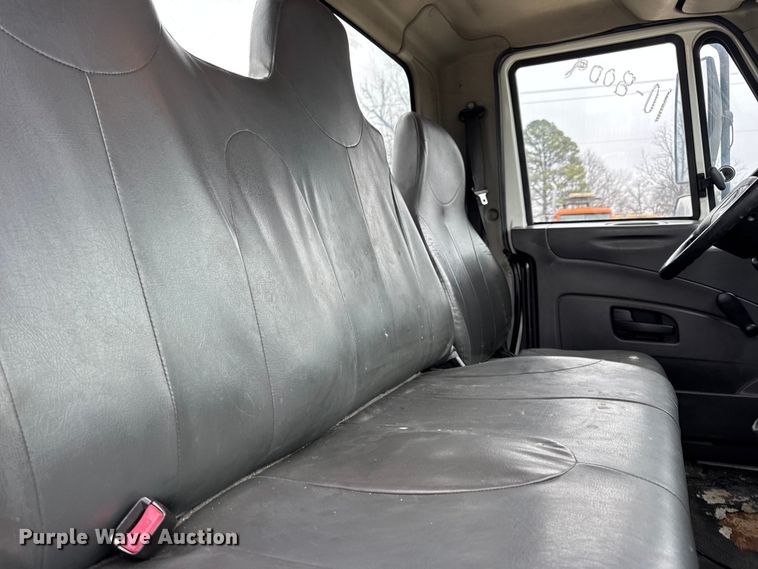 image for item DW6738 2010 International 4300 truck cab and chassis