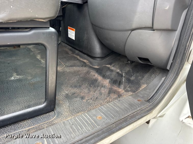 image for item DW6738 2010 International 4300 truck cab and chassis