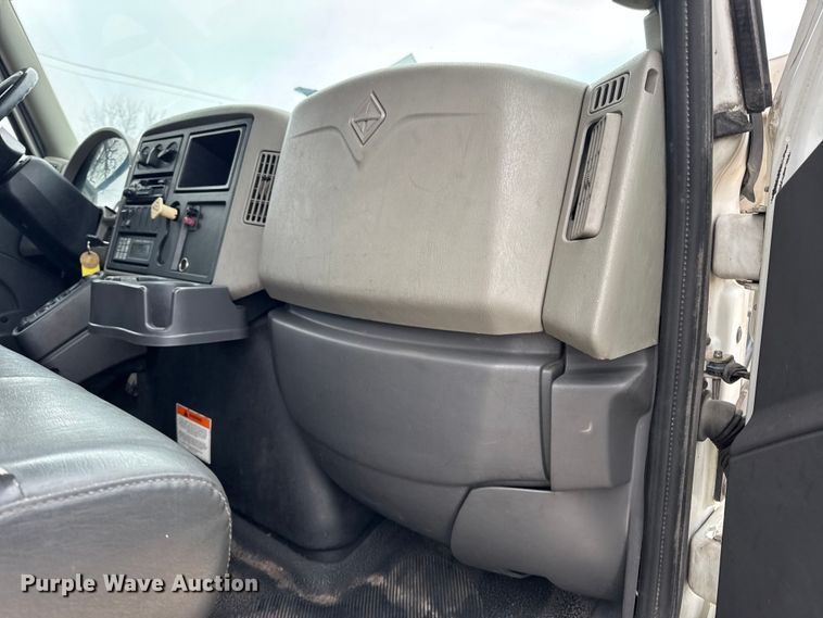 image for item DW6738 2010 International 4300 truck cab and chassis