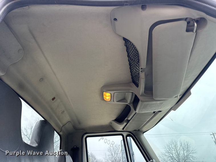 image for item DW6738 2010 International 4300 truck cab and chassis