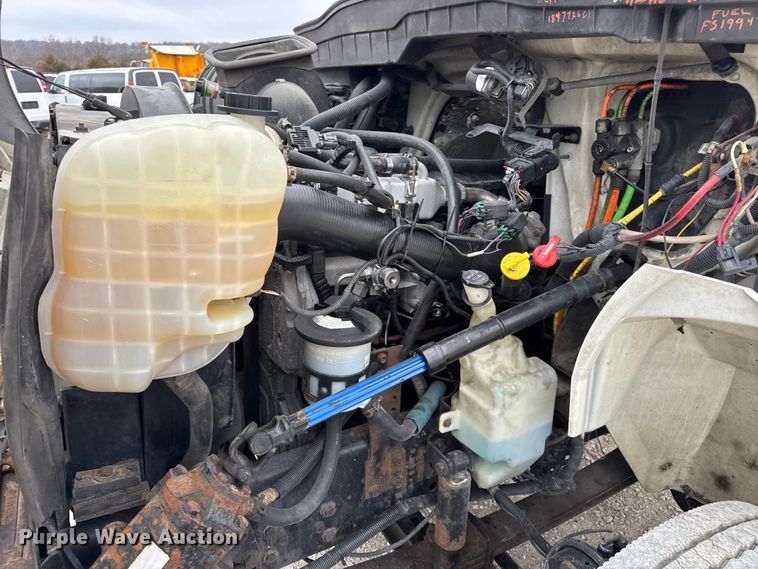 image for item DW6738 2010 International 4300 truck cab and chassis