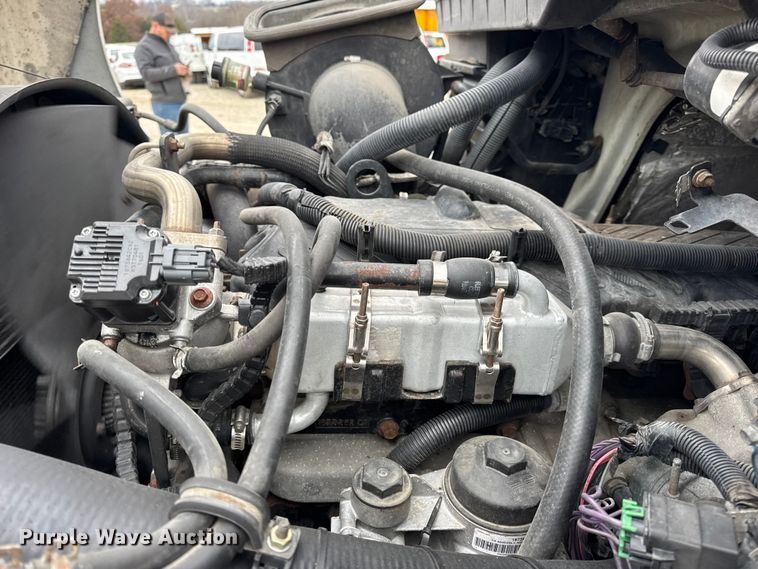 image for item DW6738 2010 International 4300 truck cab and chassis