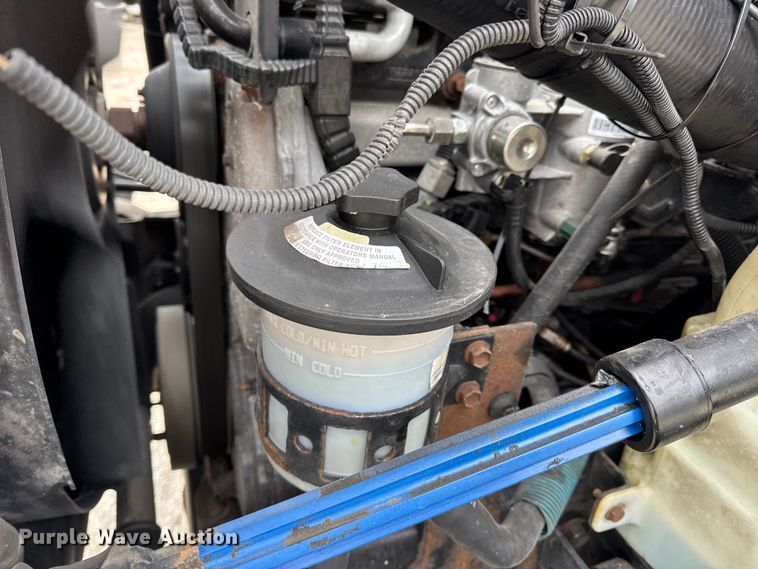 image for item DW6738 2010 International 4300 truck cab and chassis