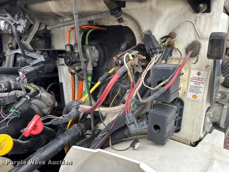 image for item DW6738 2010 International 4300 truck cab and chassis