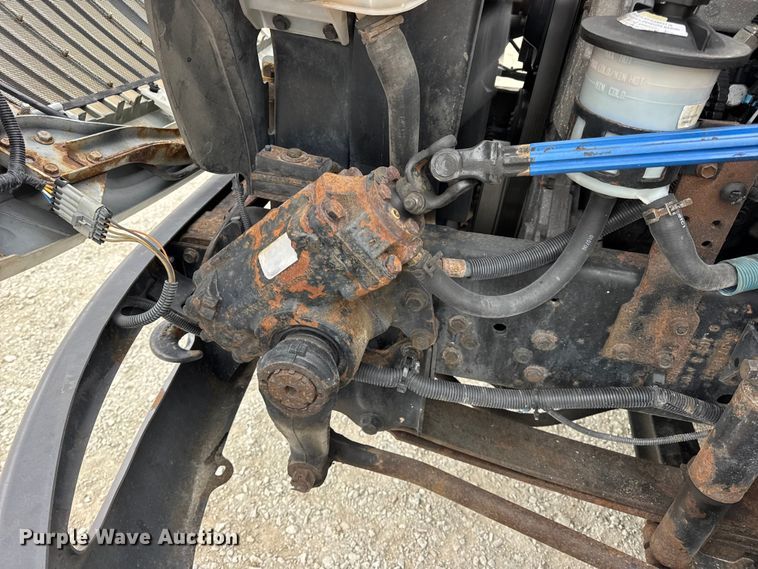 image for item DW6738 2010 International 4300 truck cab and chassis