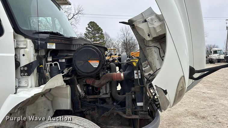 image for item DW6738 2010 International 4300 truck cab and chassis