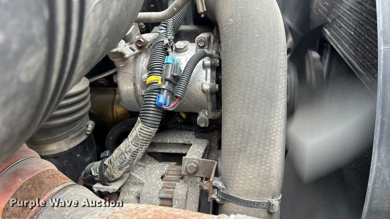 image for item DW6738 2010 International 4300 truck cab and chassis