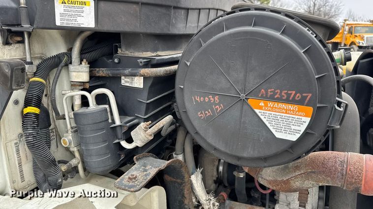 image for item DW6738 2010 International 4300 truck cab and chassis