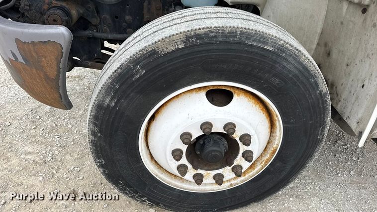 image for item DW6738 2010 International 4300 truck cab and chassis