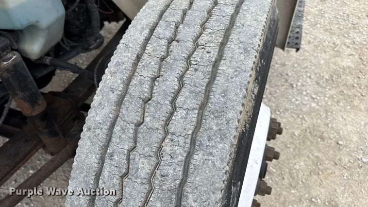 image for item DW6738 2010 International 4300 truck cab and chassis