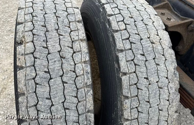 image for item DW6738 2010 International 4300 truck cab and chassis