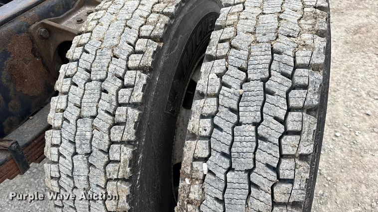 image for item DW6738 2010 International 4300 truck cab and chassis